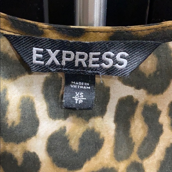 Express Leopard Top • bundle & save!!🛍 - Picture 2 of 4